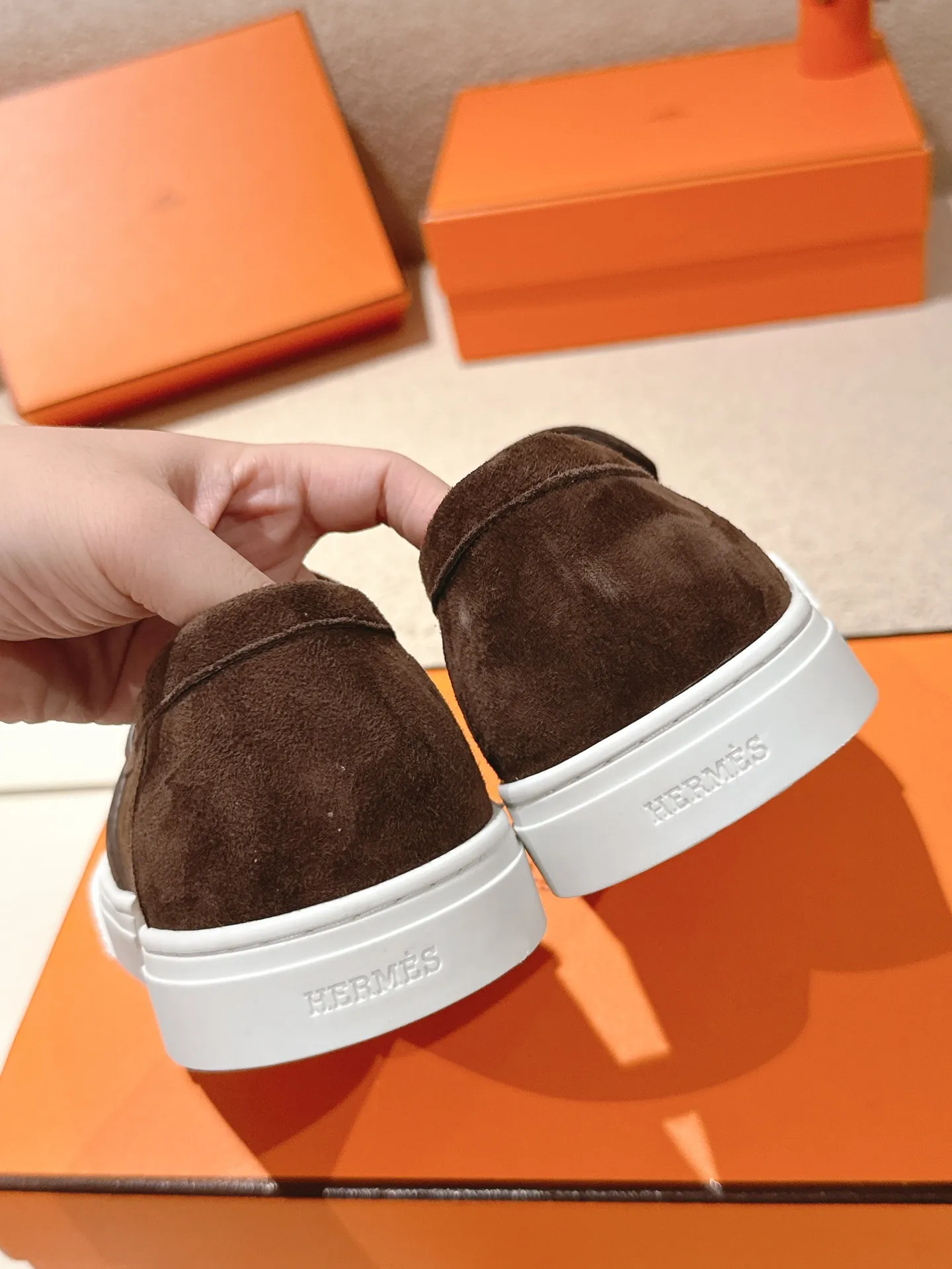 Men's shoes 💰640💰 Hermes# New Kelly buckle thick-soled loafers. Upper: cowhide/suede material. Lining: sheepskin lining. Outsole: exclusive molded outsole. Size: women's size 35-40, men's size 39-45 (female 41/male 46 customized, non-refundable)